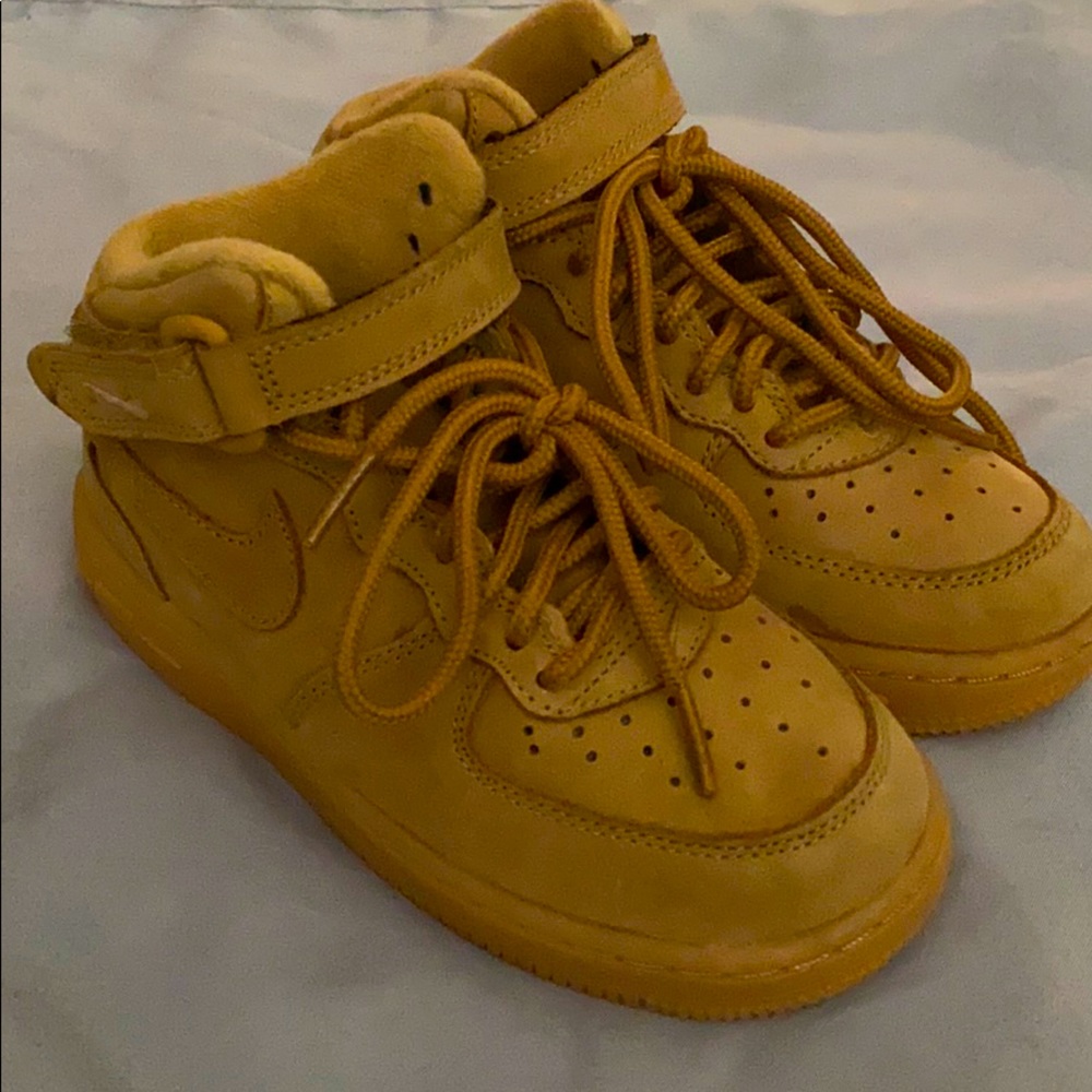 Nike Force 1 Mid